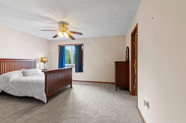 1528 Homestead Street, Shakopee, MN 55379