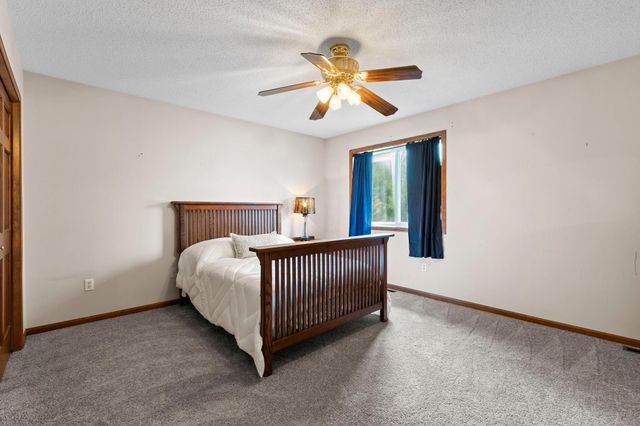 1528 Homestead Street, Shakopee, MN 55379