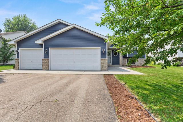 1528 Homestead Street, Shakopee, MN 55379