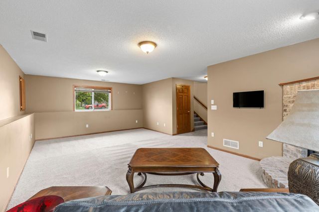 1528 Homestead Street, Shakopee, MN 55379