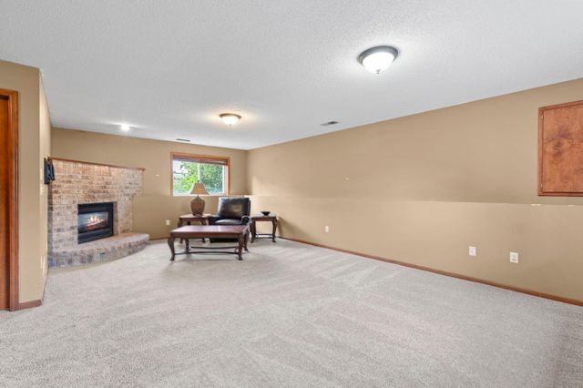 1528 Homestead Street, Shakopee, MN 55379