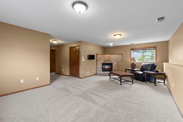 1528 Homestead Street, Shakopee, MN 55379