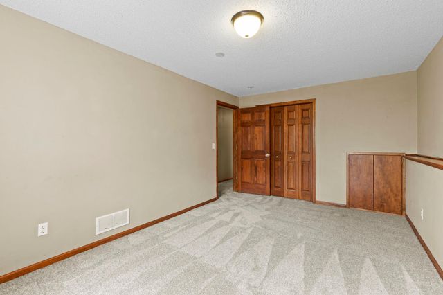 1528 Homestead Street, Shakopee, MN 55379