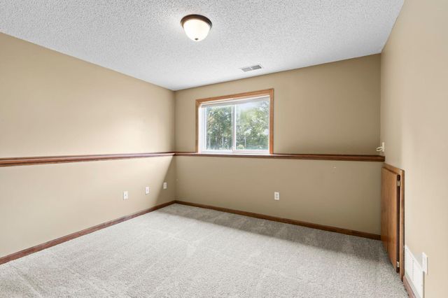 1528 Homestead Street, Shakopee, MN 55379