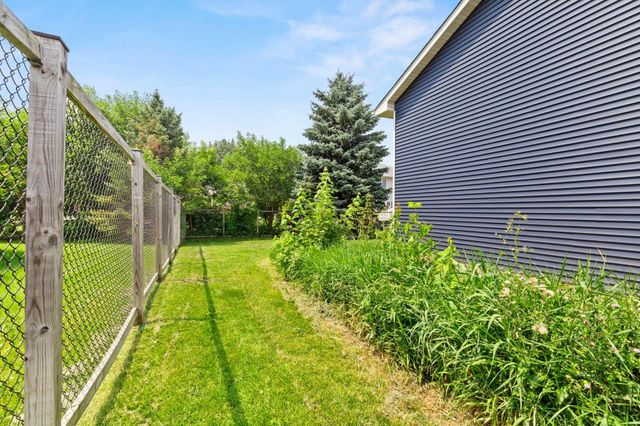 1528 Homestead Street, Shakopee, MN 55379