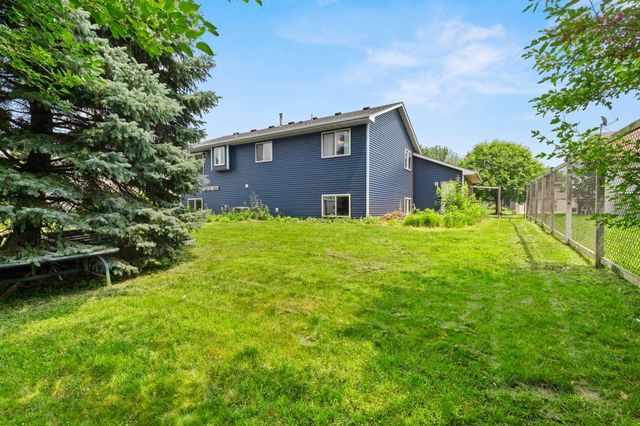 1528 Homestead Street, Shakopee, MN 55379