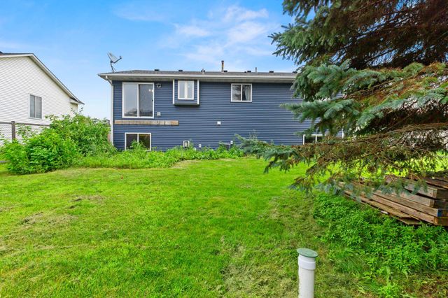 1528 Homestead Street, Shakopee, MN 55379