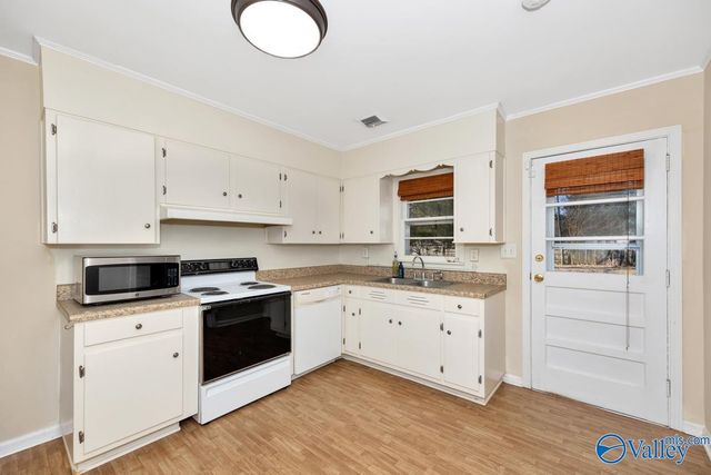 2511 Andrew Jackson Way NE, Huntsville, AL 35811