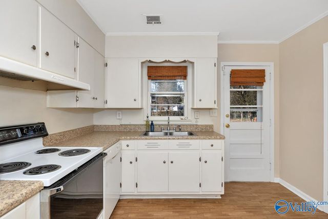 2511 Andrew Jackson Way NE, Huntsville, AL 35811