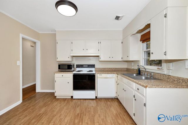 2511 Andrew Jackson Way NE, Huntsville, AL 35811