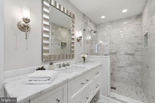 8020 RIVER FALLS DR, Potomac, MD 20854