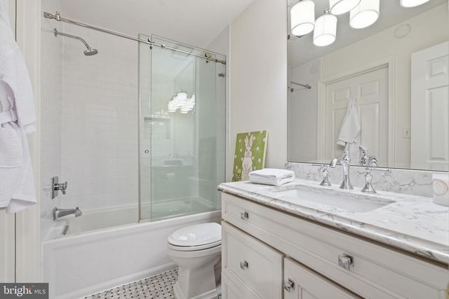 8020 RIVER FALLS DR, Potomac, MD 20854