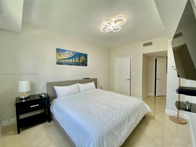 19900 E Country Club Dr 1220, Aventura, FL 33180