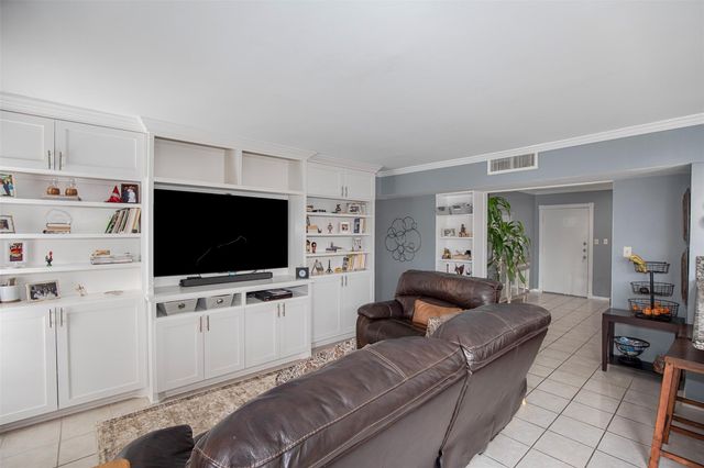 2101 Fountain View Drive 80, Houston, TX 77057