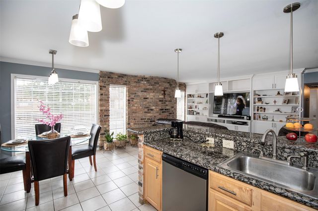 2101 Fountain View Drive 80, Houston, TX 77057