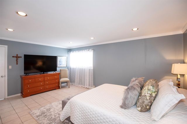 2101 Fountain View Drive 80, Houston, TX 77057