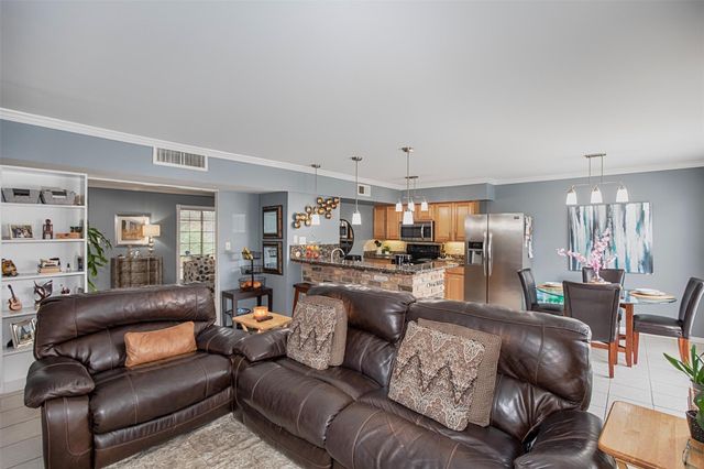 2101 Fountain View Drive 80, Houston, TX 77057