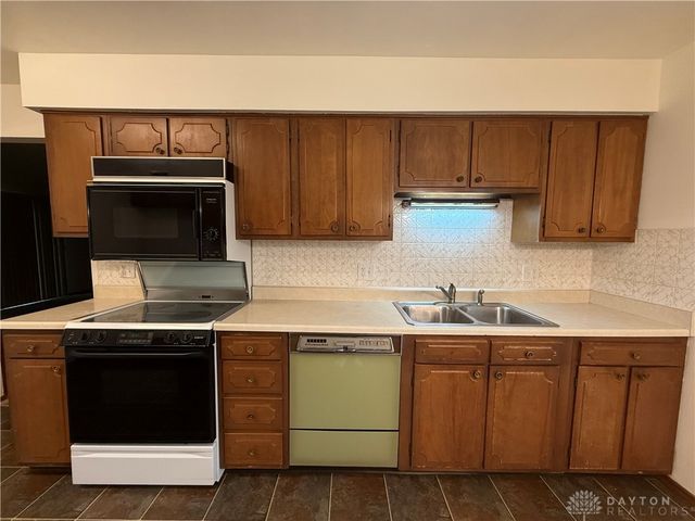 2272 Whispering Willow Circle, Kettering, OH 45440