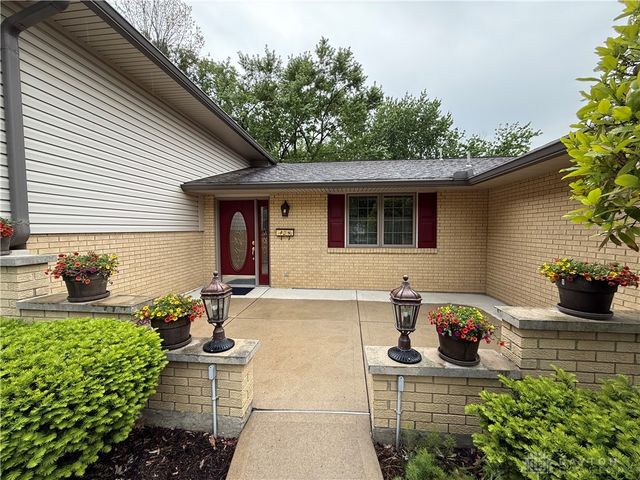 2272 Whispering Willow Circle, Kettering, OH 45440