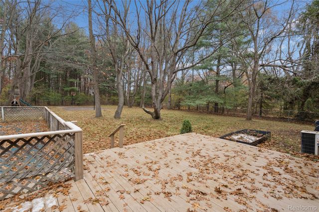 6570 Perryville Road, Groveland Township, MI 48442