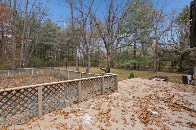 6570 Perryville Road, Groveland Township, MI 48442