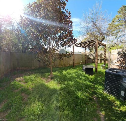 8011 Woodall RD B, Norfolk, VA 23518