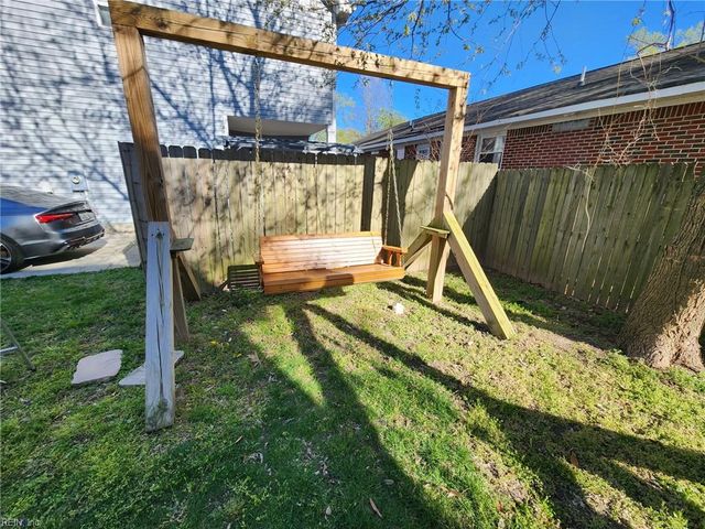 8011 Woodall RD B, Norfolk, VA 23518