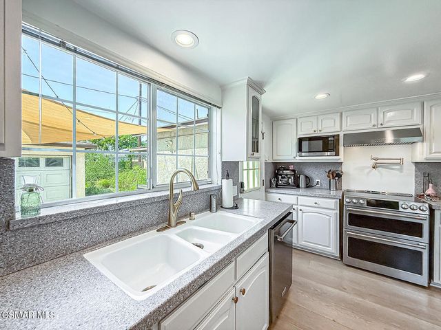 2035 N Evergreen Street, Burbank, CA 91505