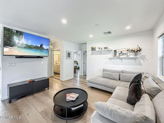 2035 N Evergreen Street, Burbank, CA 91505