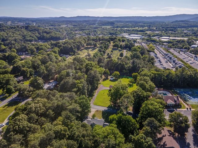 111 Mount Vernon Drive, Calhoun, GA 30701