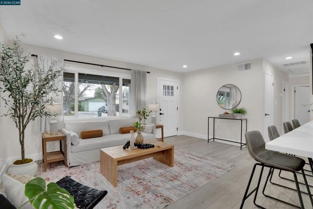 1290 Cypress Dr, Concord, CA 94520