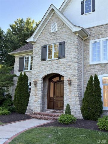 2457 Town and Country Lane, Town And Country, MO 63131