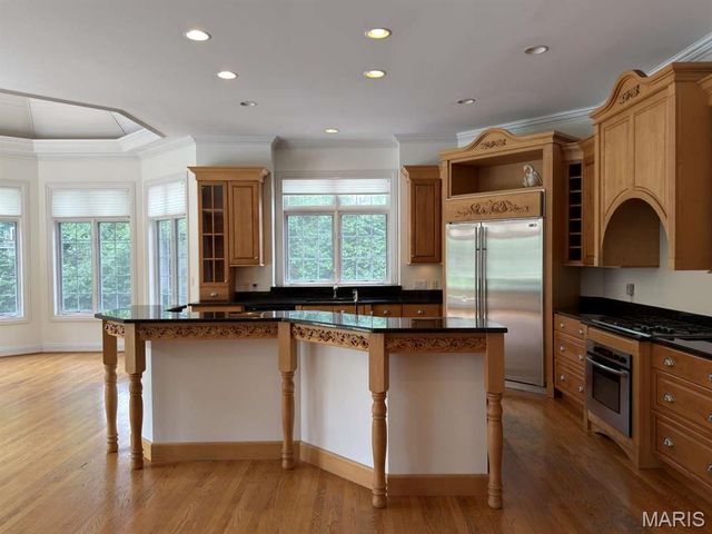 2457 Town and Country Lane, Town And Country, MO 63131