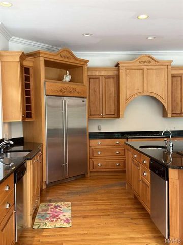 2457 Town and Country Lane, Town And Country, MO 63131