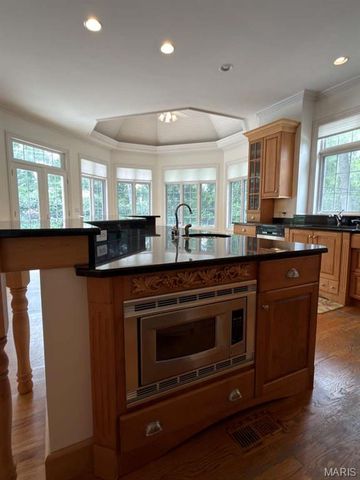 2457 Town and Country Lane, Town And Country, MO 63131