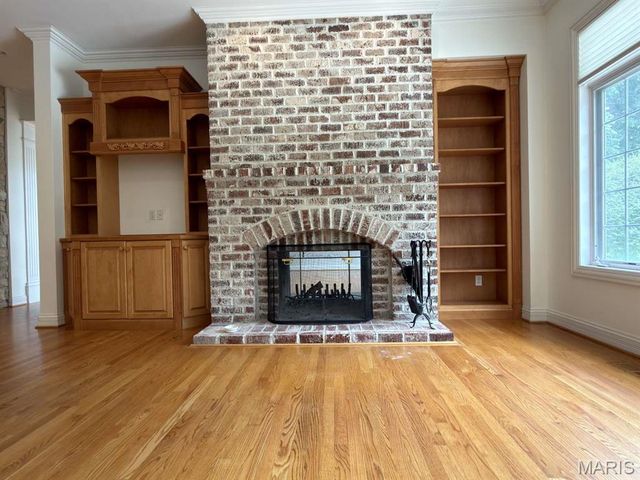 2457 Town and Country Lane, Town And Country, MO 63131