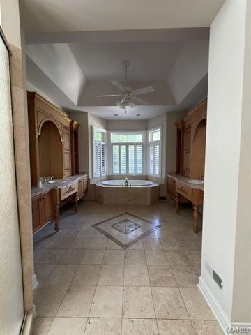 2457 Town and Country Lane, Town And Country, MO 63131