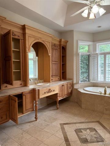 2457 Town and Country Lane, Town And Country, MO 63131