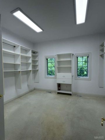 2457 Town and Country Lane, Town And Country, MO 63131