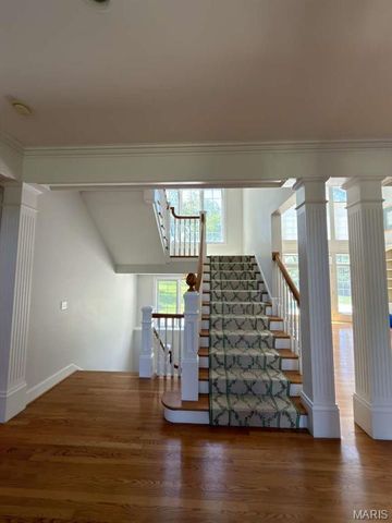 2457 Town and Country Lane, Town And Country, MO 63131
