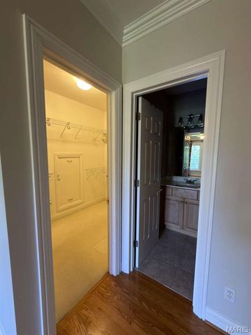 2457 Town and Country Lane, Town And Country, MO 63131
