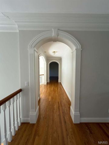 2457 Town and Country Lane, Town And Country, MO 63131