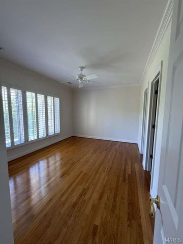 2457 Town and Country Lane, Town And Country, MO 63131