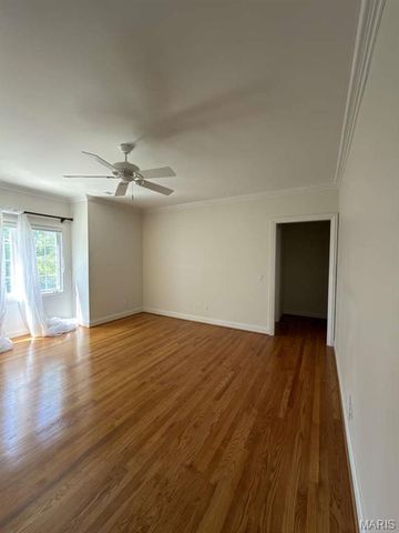 2457 Town and Country Lane, Town And Country, MO 63131