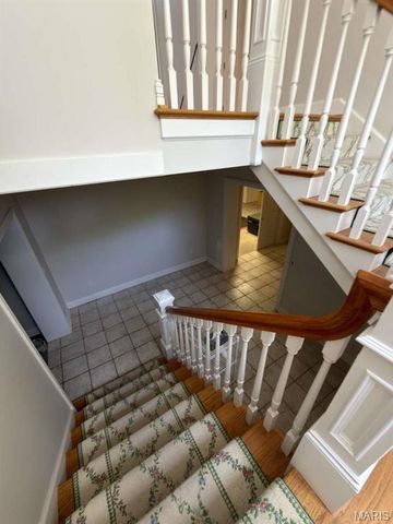 2457 Town and Country Lane, Town And Country, MO 63131