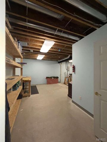 2457 Town and Country Lane, Town And Country, MO 63131