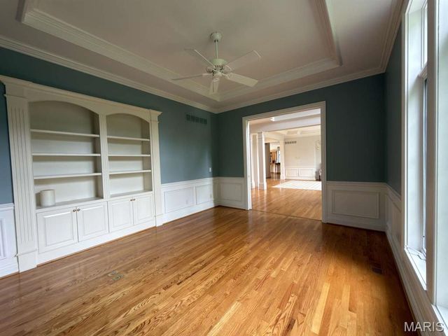 2457 Town and Country Lane, Town And Country, MO 63131