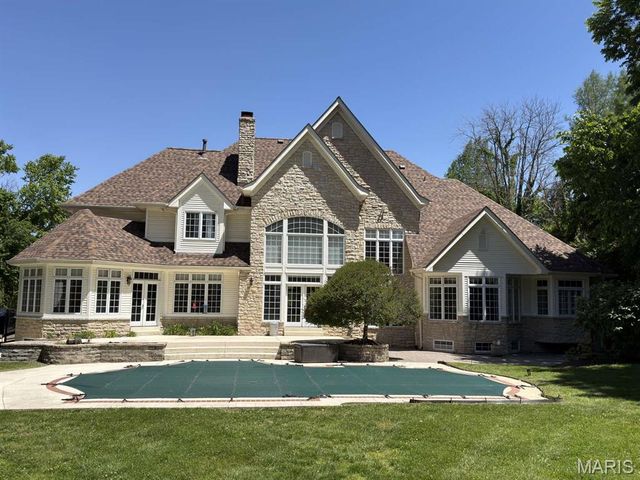 2457 Town and Country Lane, Town And Country, MO 63131