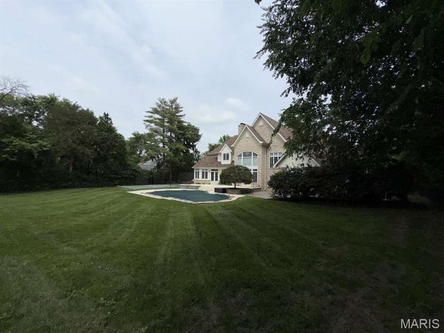 2457 Town and Country Lane, Town And Country, MO 63131