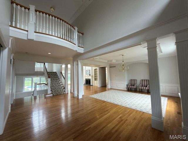 2457 Town and Country Lane, Town And Country, MO 63131